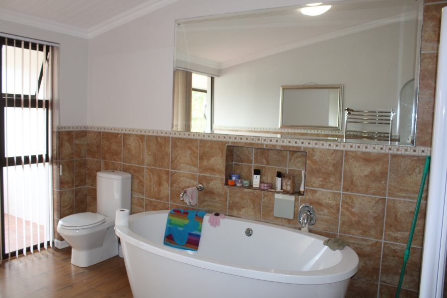 4 Bedroom Property for Sale in Stilbaai Wes Western Cape